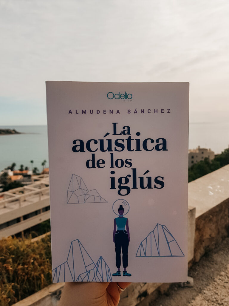 <span style='font-size:28px;'>Cuentos que hacen eco a la fragilidad humana </span><br> Almudena Sánchez – La acústica de los iglús